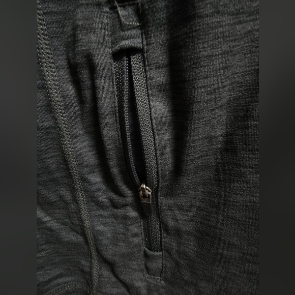 Vuori Ease Performance Half Zip Pullover Sweatshirt - Small - Picture 5 of 5
